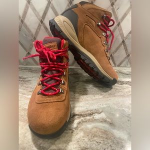 COLUMBIA
NEWTON RIDGE PLUS HIKING BOOT
-WOMEN'S